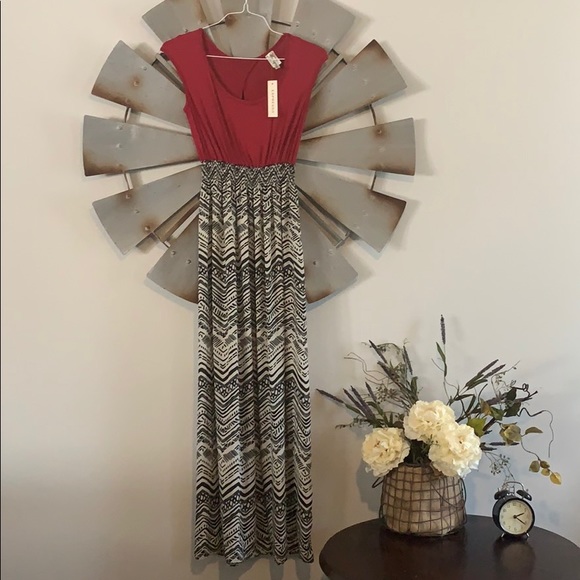 Espresso women’s small Patterned dress new with tags NWT red black&white chevron - Picture 1 of 13